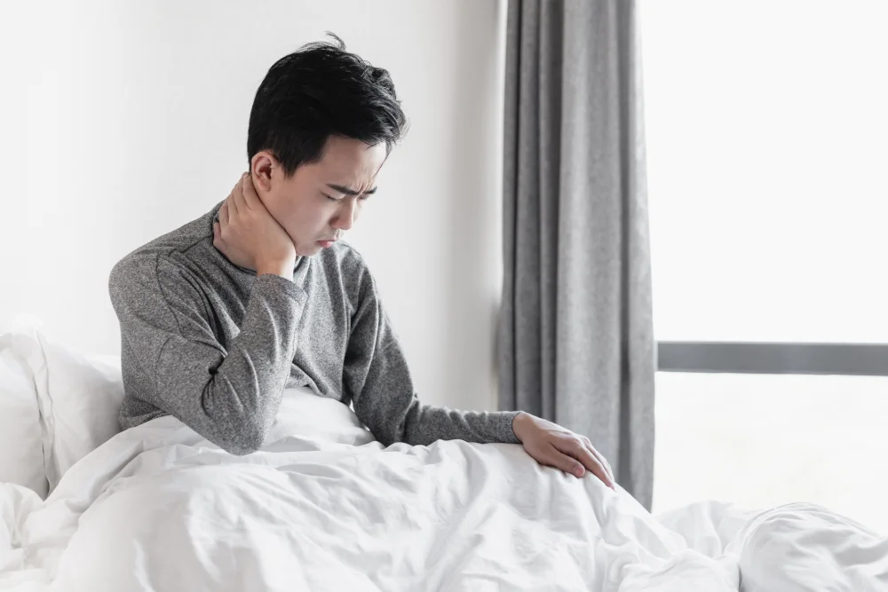 落枕會在起床時感到脖子僵硬與疼痛